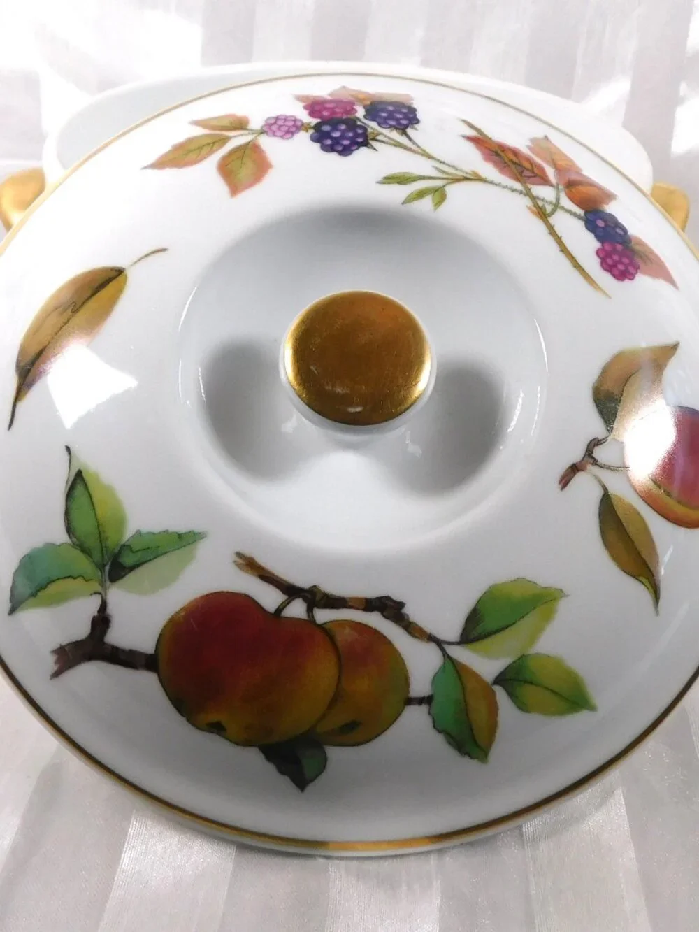 Royal Worcester Round Entrée Dish and Lid in Eversham Gold # 26292